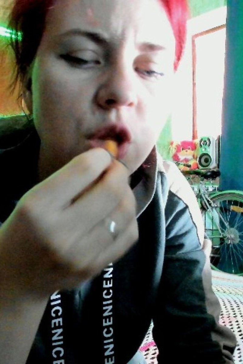 Eating Chips - Screenshot 1 of 4 - Food