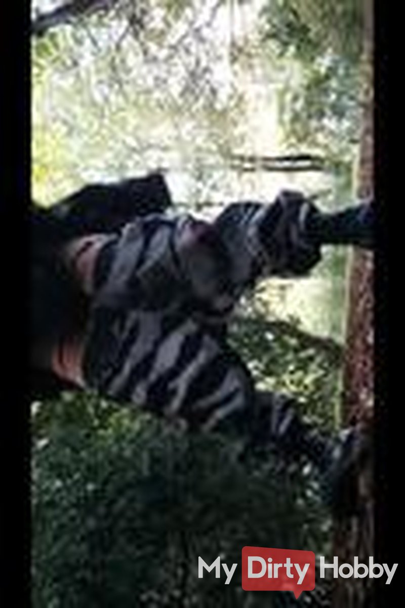 Pissing Outside - Screenshot 1 of 4 - Alice DBitchcraft