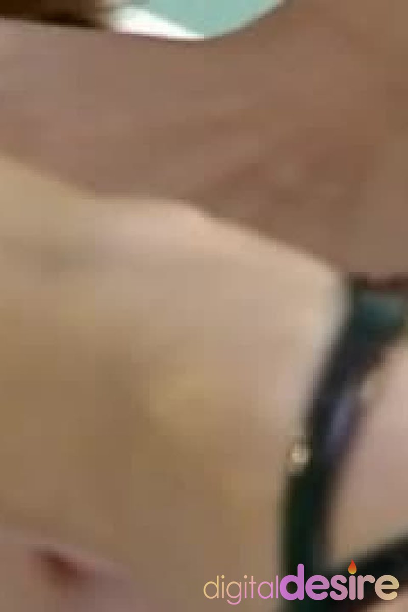 Peaches & Gina B. - Screenshot 1 of 4 - Babes