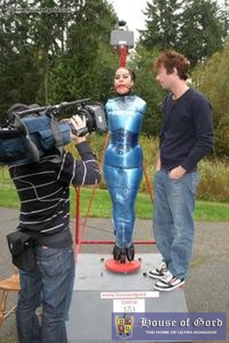 Ceci and the Wrapper - Screenshot 1 of 4 - Armbinder
