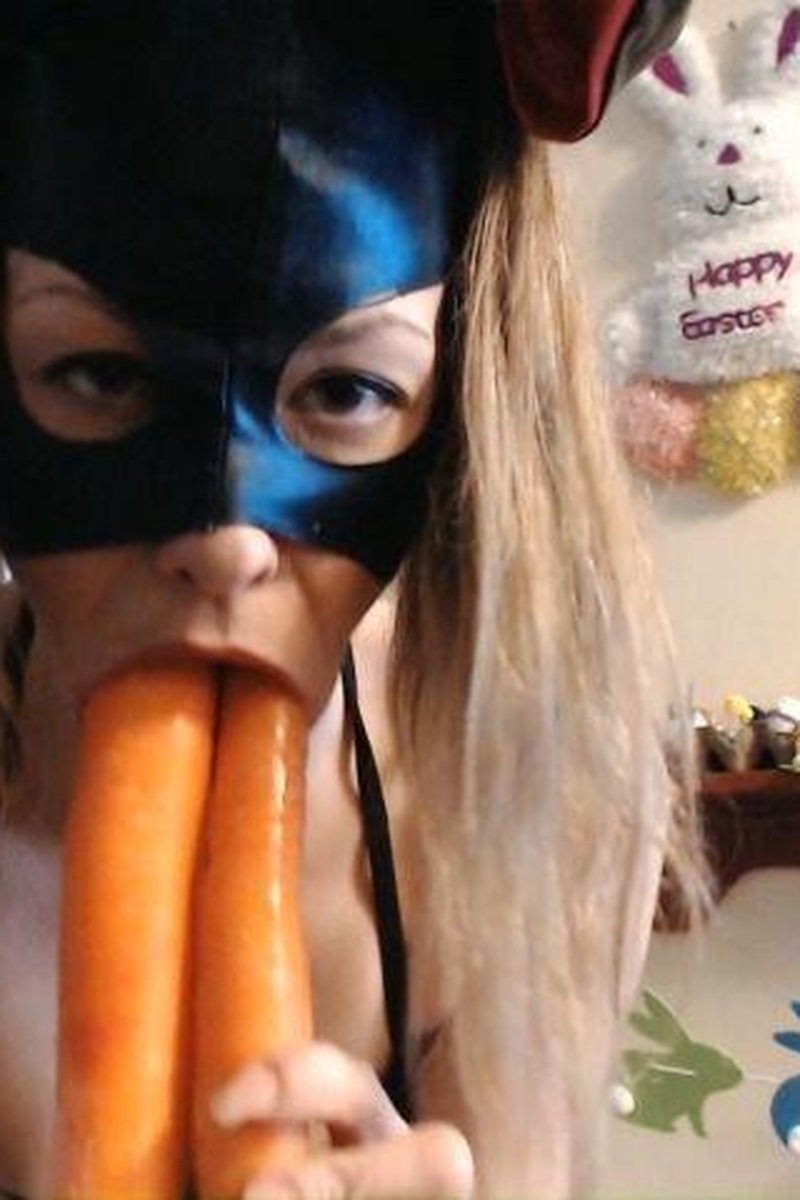 Your Dark Easter Bunny - Screenshot 1 of 4 - Cosplay