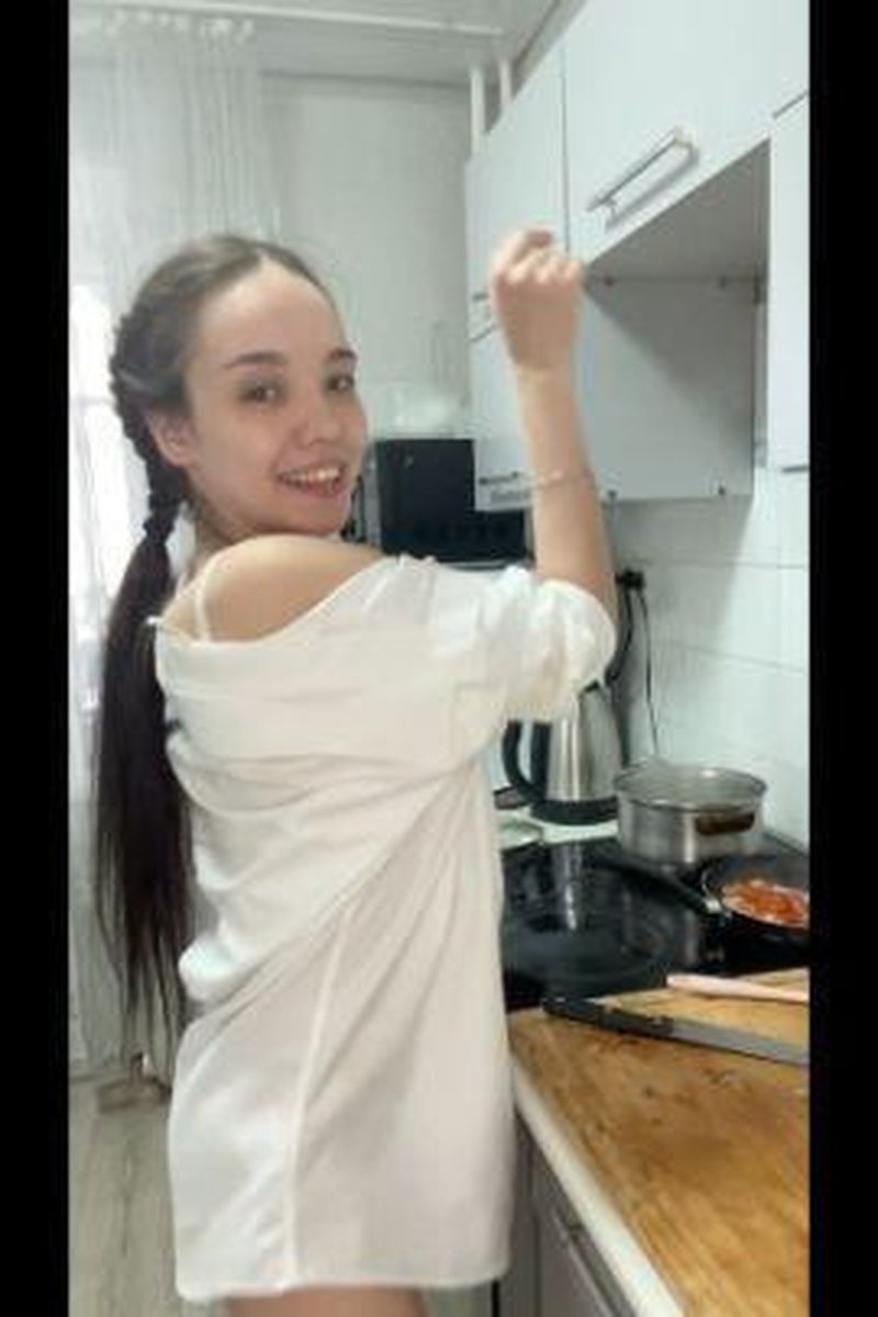 Cooking Vlog - Screenshot 1 of 4 - Brown Hair