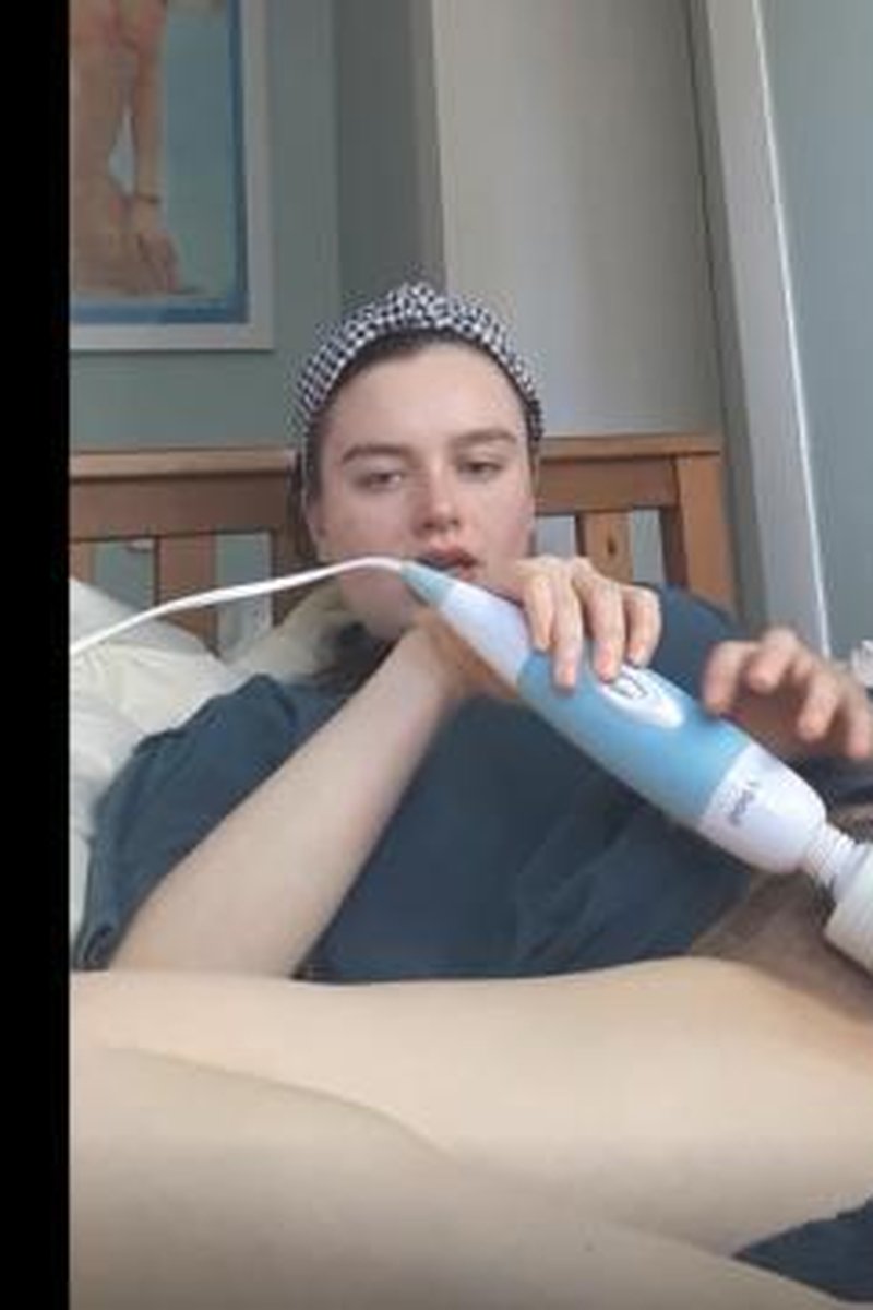 Multi-Orgasmic Masturbation Session + Squirting - Screenshot 1 of 4 - Confessions