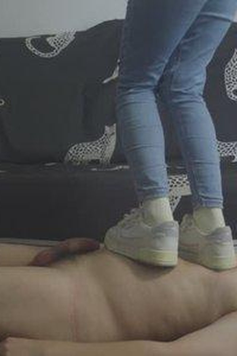 Sneakers Trample - Screenshot 1 of 4 - Asian