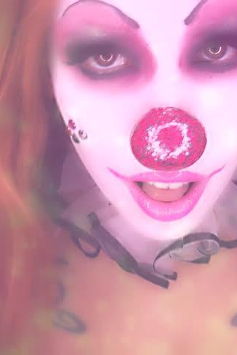 You'll Float Too - Screenshot 1 of 4 - Cosplay