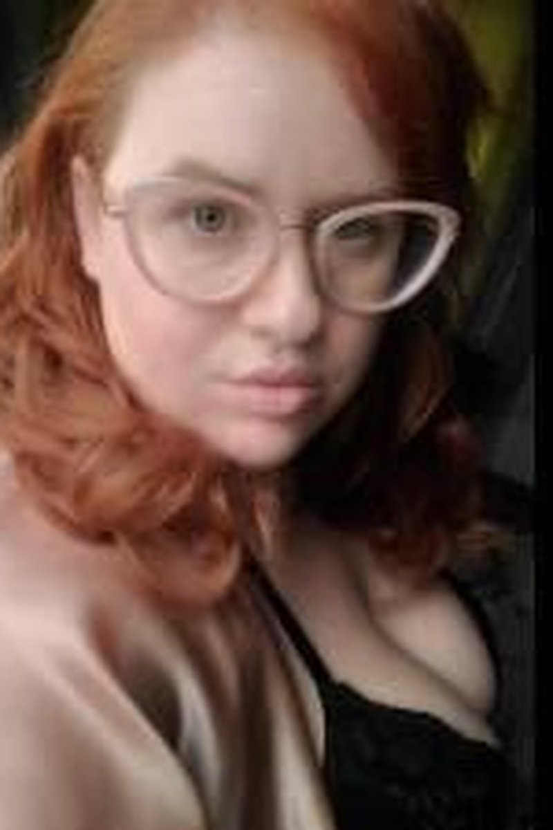 Redhead Smoking - Screenshot 1 of 4 - BBW