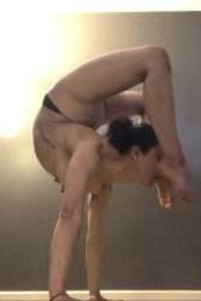 Topless Contortion - Screenshot 1 of 4 - Flexible