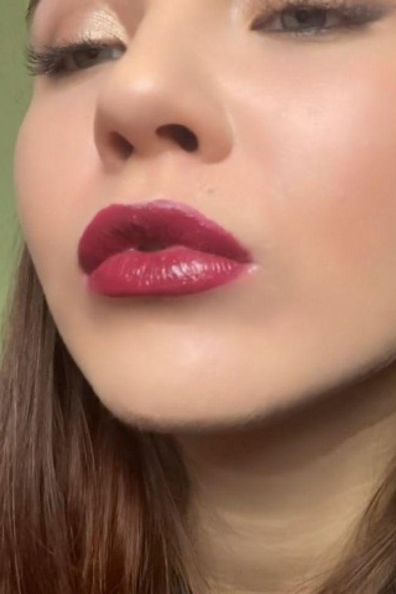 Shiny Red Lips - Screenshot 1 of 4 - Lip Gloss
