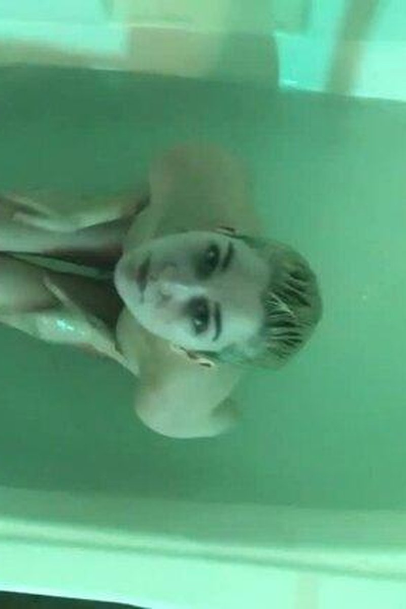 Bath Tease - Screenshot 1 of 4 - Babes