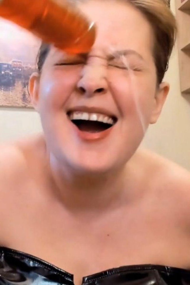 Facial - Screenshot 1 of 4 - Cum In Mouth