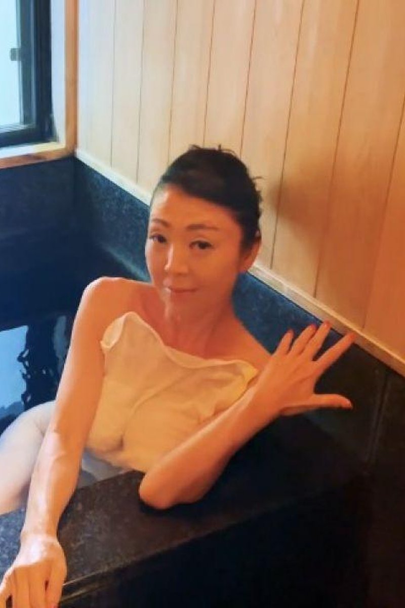 A Mixed Bathing Hot Spring - Screenshot 1 of 4 - Foot Fetish