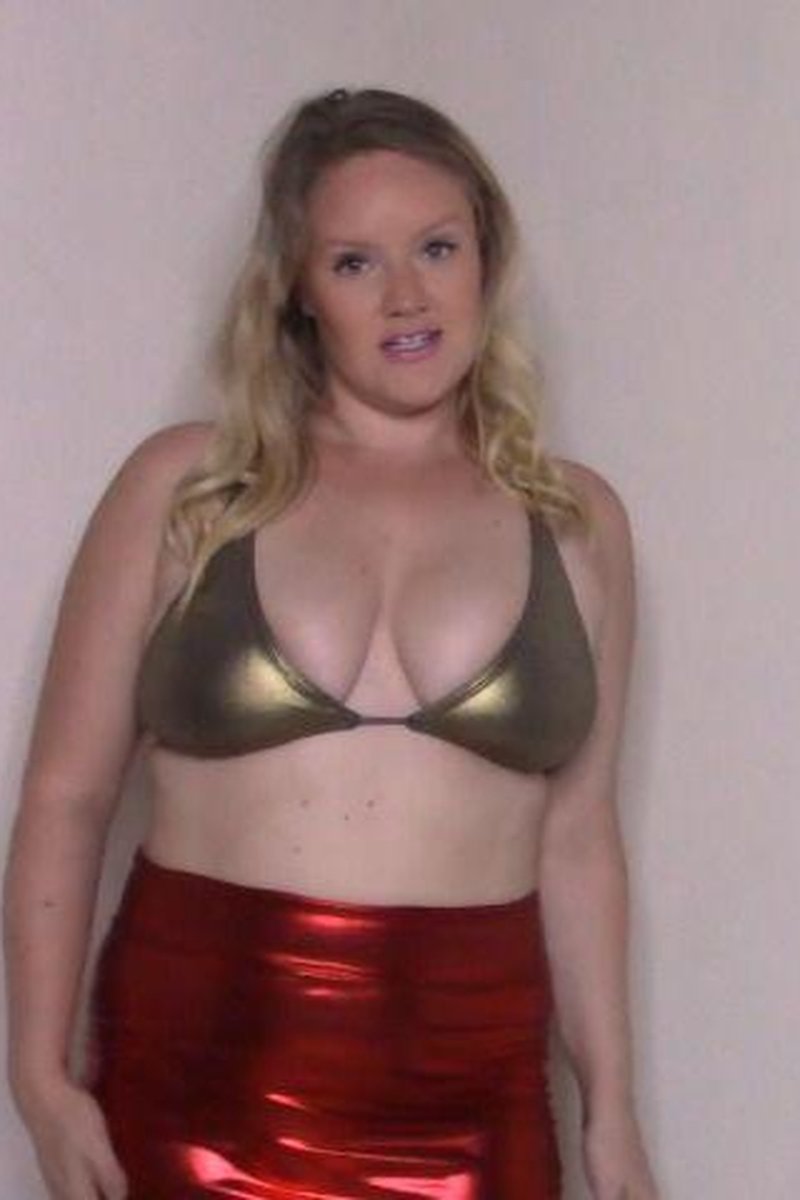 Shiny Sniffing ********* - Screenshot 1 of 4 - Femdom