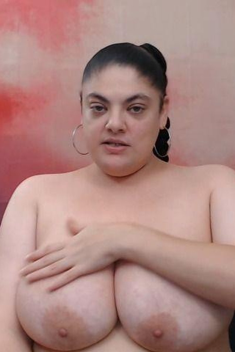 Topless Fun - Screenshot 1 of 4 - BBW