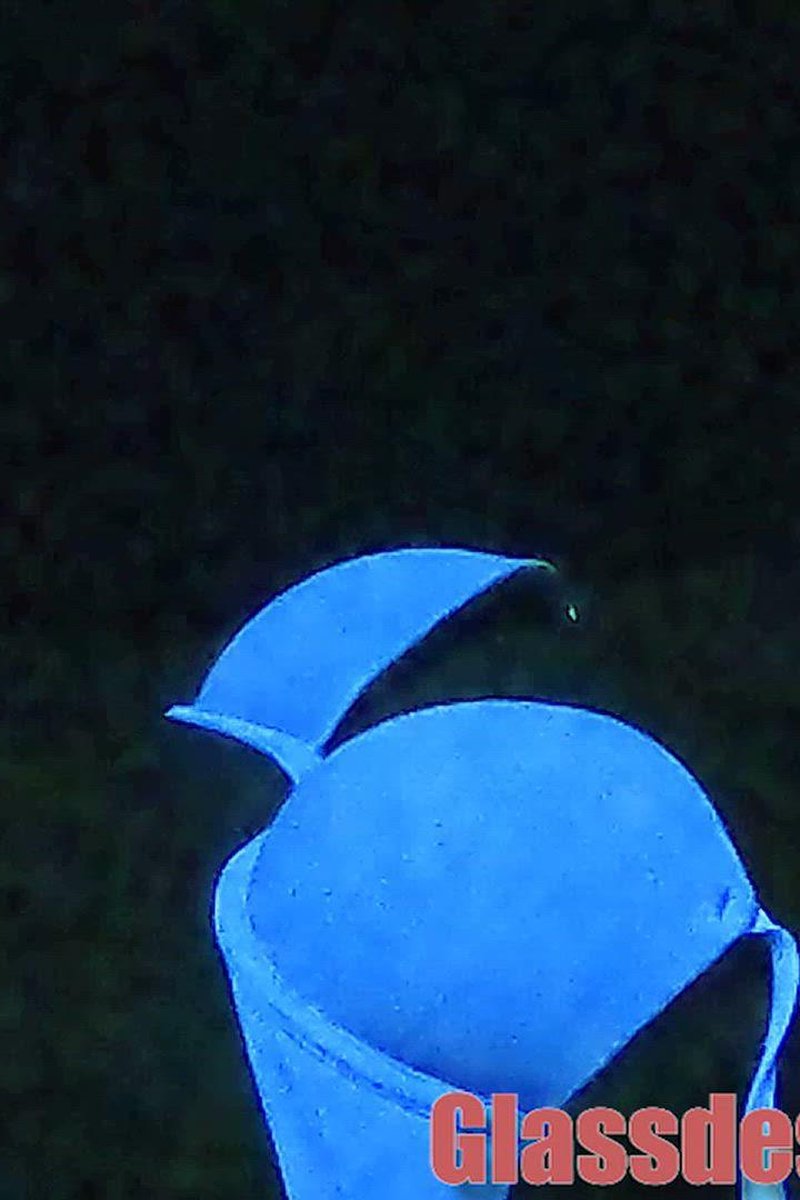 Britney Blacklight - Screenshot 1 of 4 - Cumshot
