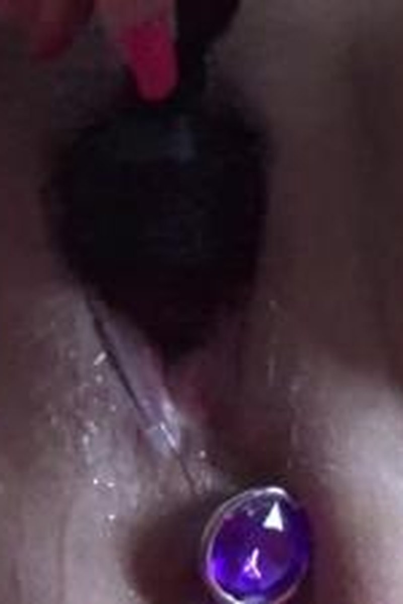 Repeat Squirting While Wearing A Butt Plug - Screenshot 1 of 4 - Butt Plug