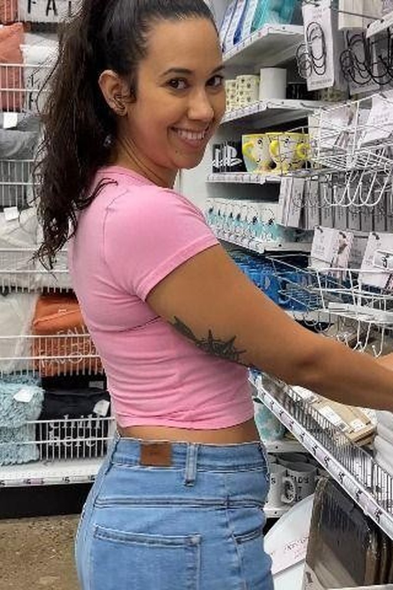 Public Fart Tease 4 K - Screenshot 1 of 4 - Bitch