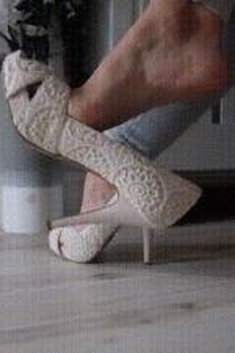 Heels Dangle - Screenshot 1 of 4 - Dangling