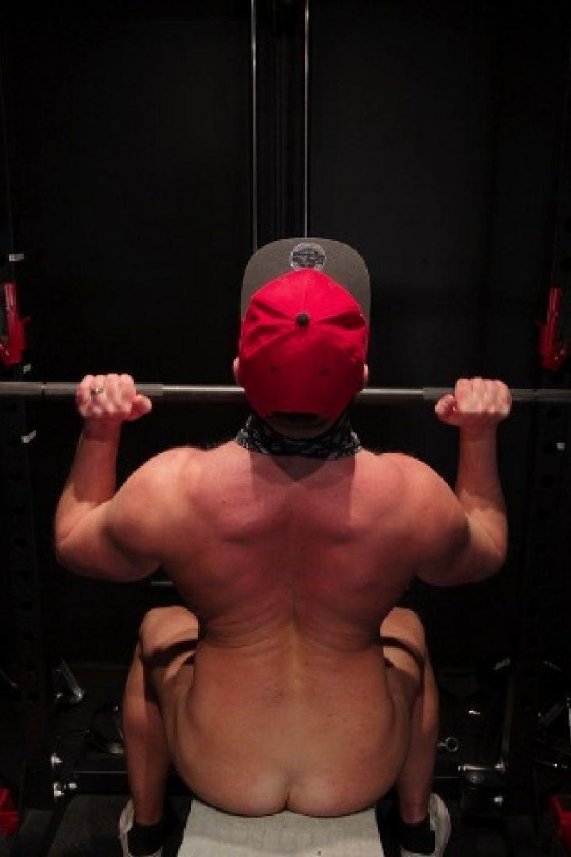 Nude Shoulder Workout - Screenshot 1 of 4 - Shoulder Press