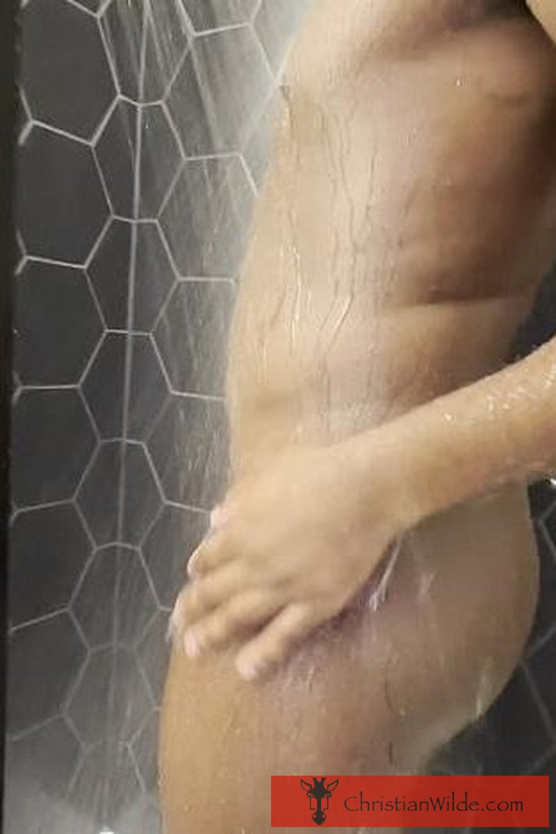 The Hostel Hookup - Screenshot 1 of 4 - Anal