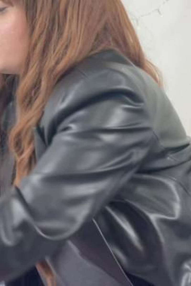 Smoking And Popping In Leather - Screenshot 1 of 4 - Balloonpopping
