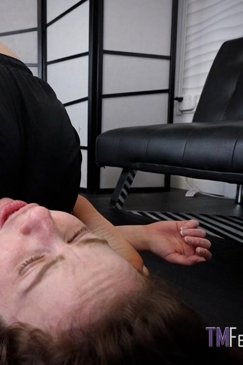 Size Matters! - Screenshot 1 of 4 - Femdom