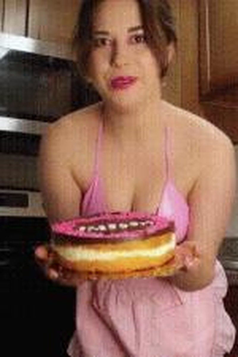 Chastity Freedom Cake - Screenshot 1 of 4 - Bondage
