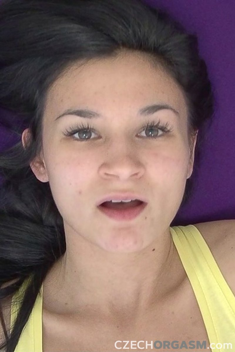 Clit Under Attack - Screenshot 1 of 4 - Brown Hair