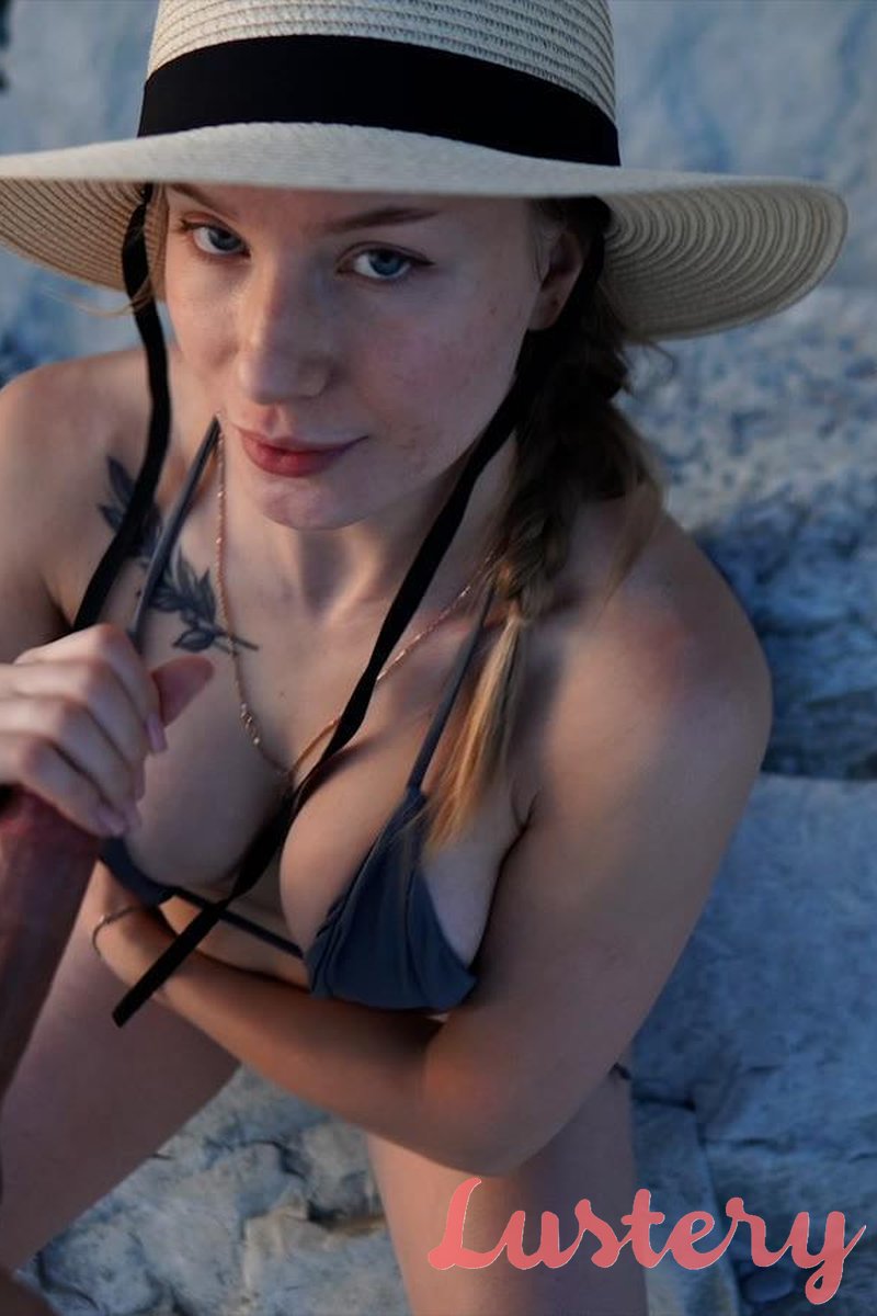 Beach Blowjob thumbnail