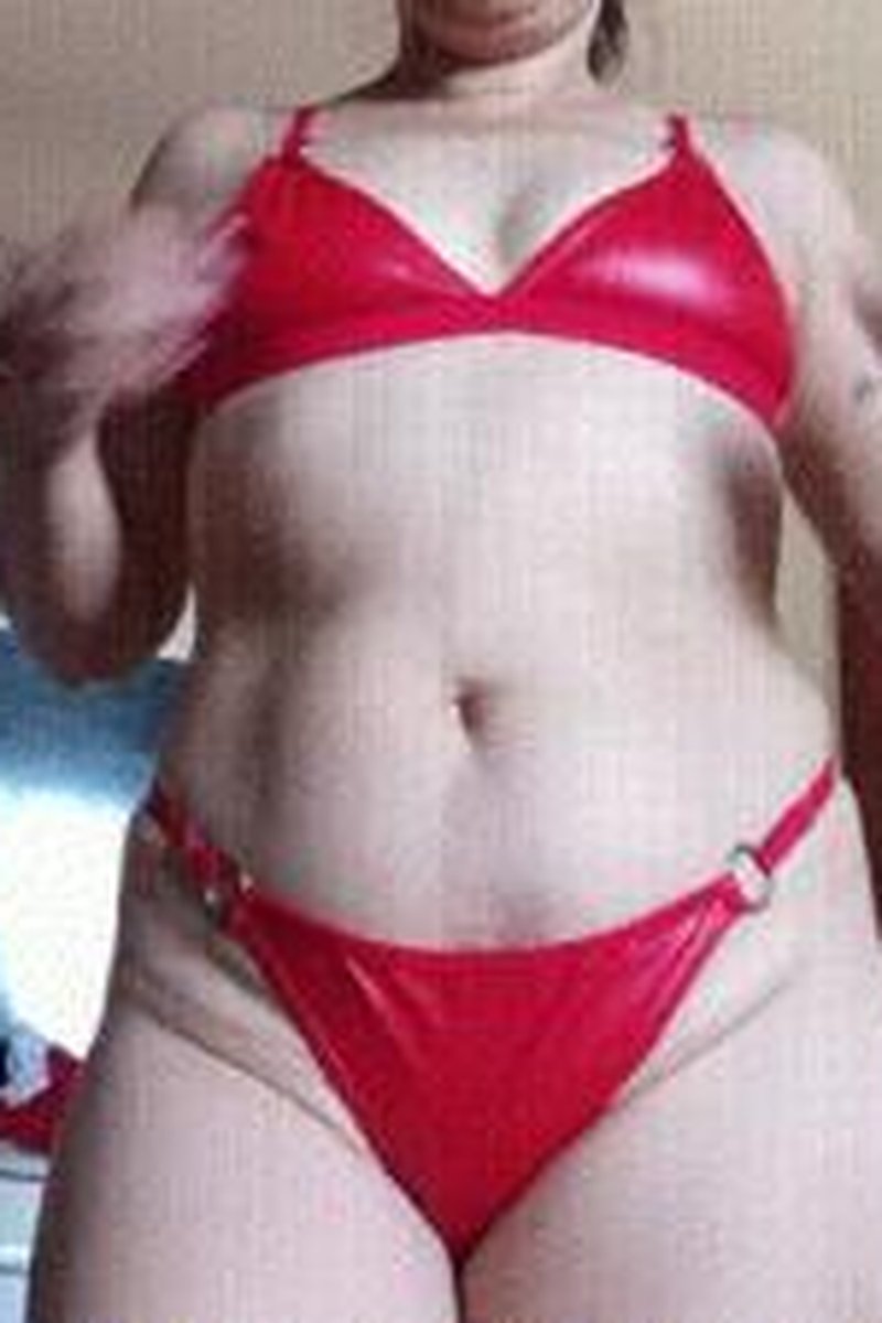 Red Bikini - Screenshot 1 of 4 - Ass Fetish