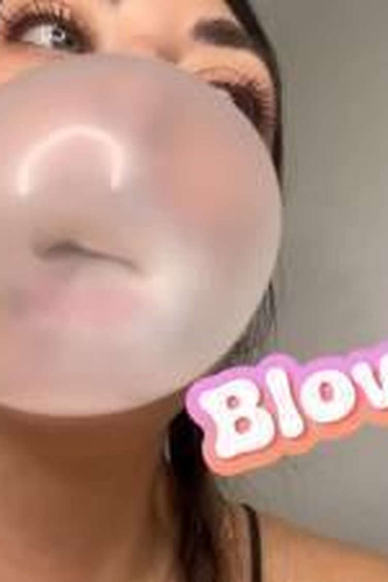 Blow Me - Screenshot 1 of 4 - Bubble Gum Snapping