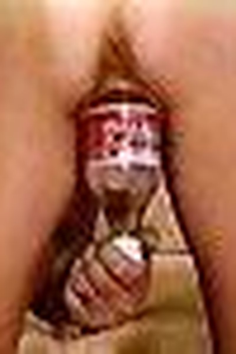 Huge Bottle Insertion - Screenshot 1 of 4 - Amateur