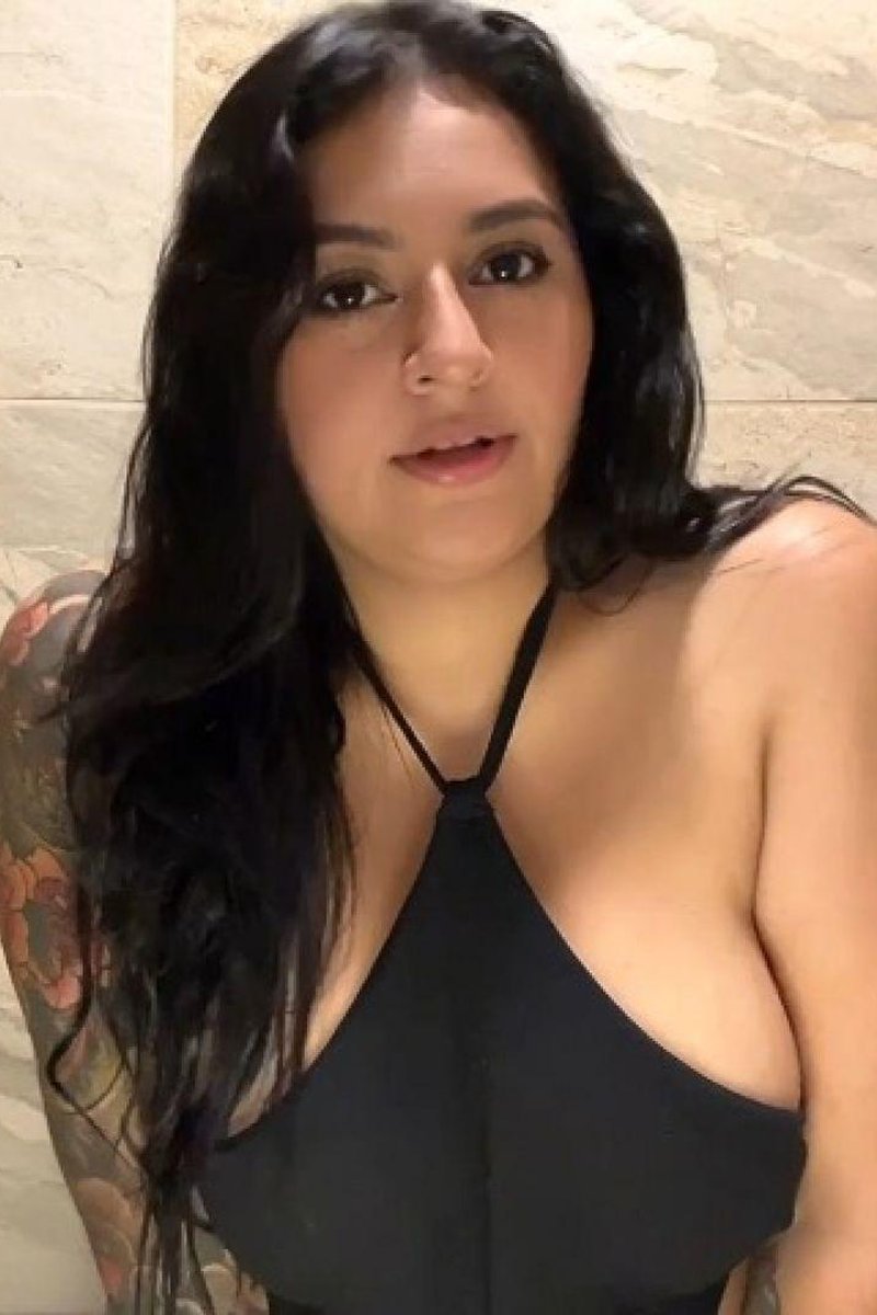Breast Teasing - Screenshot 1 of 4 - BBW