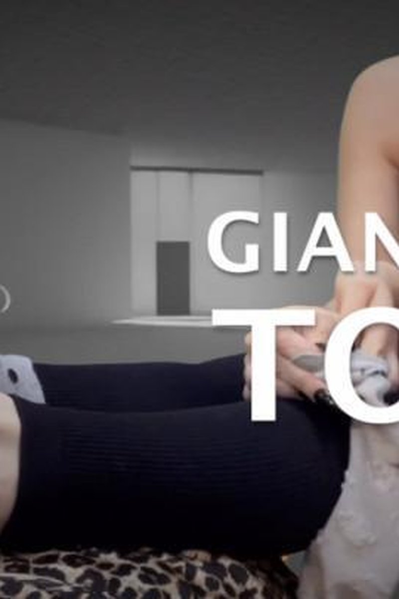 Giantess Toes - Screenshot 1 of 4 - Fetish