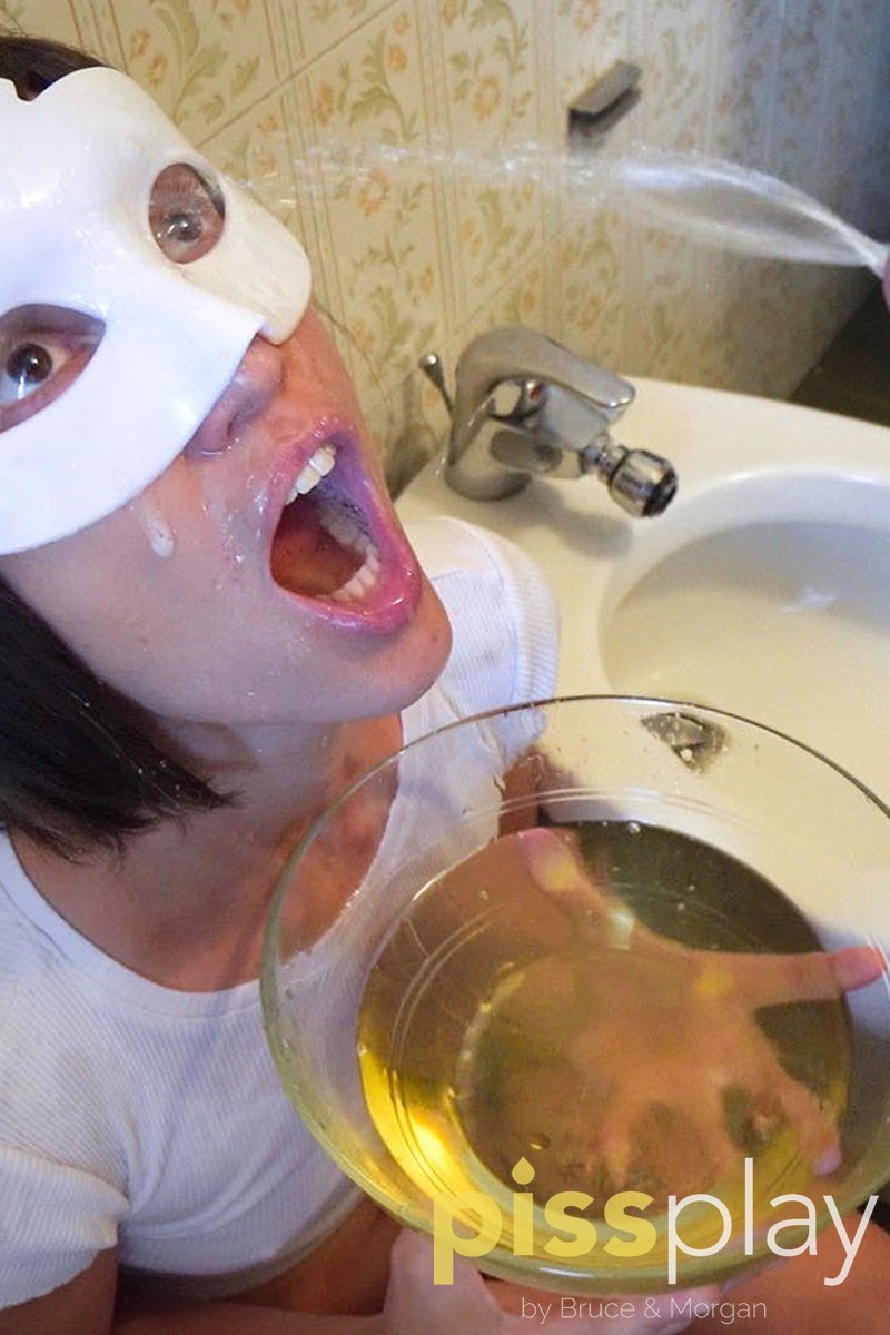 Pure Filth - Screenshot 1 of 4 - Bathroom