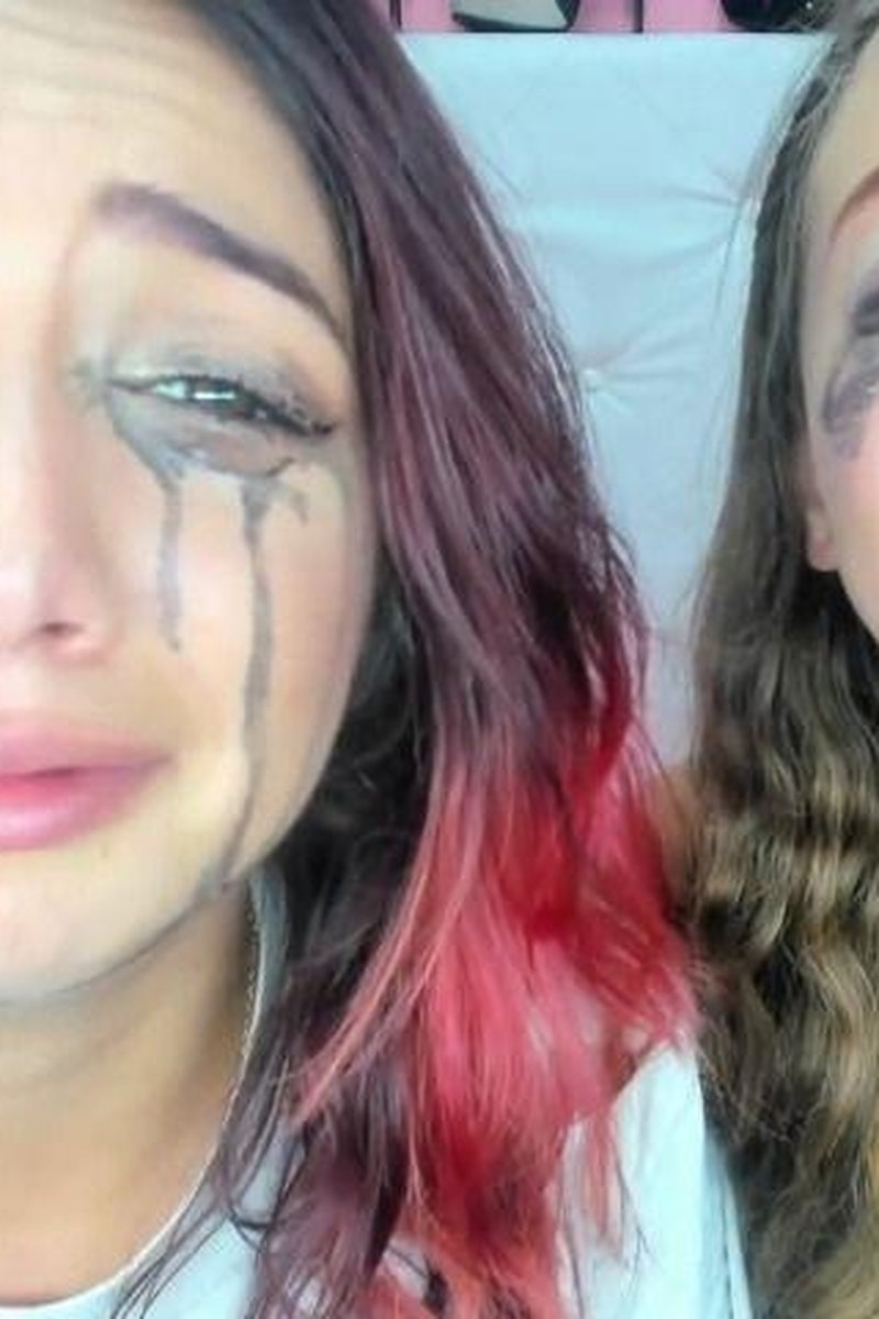 Crying Humiliation - Screenshot 1 of 4 - Humiliation