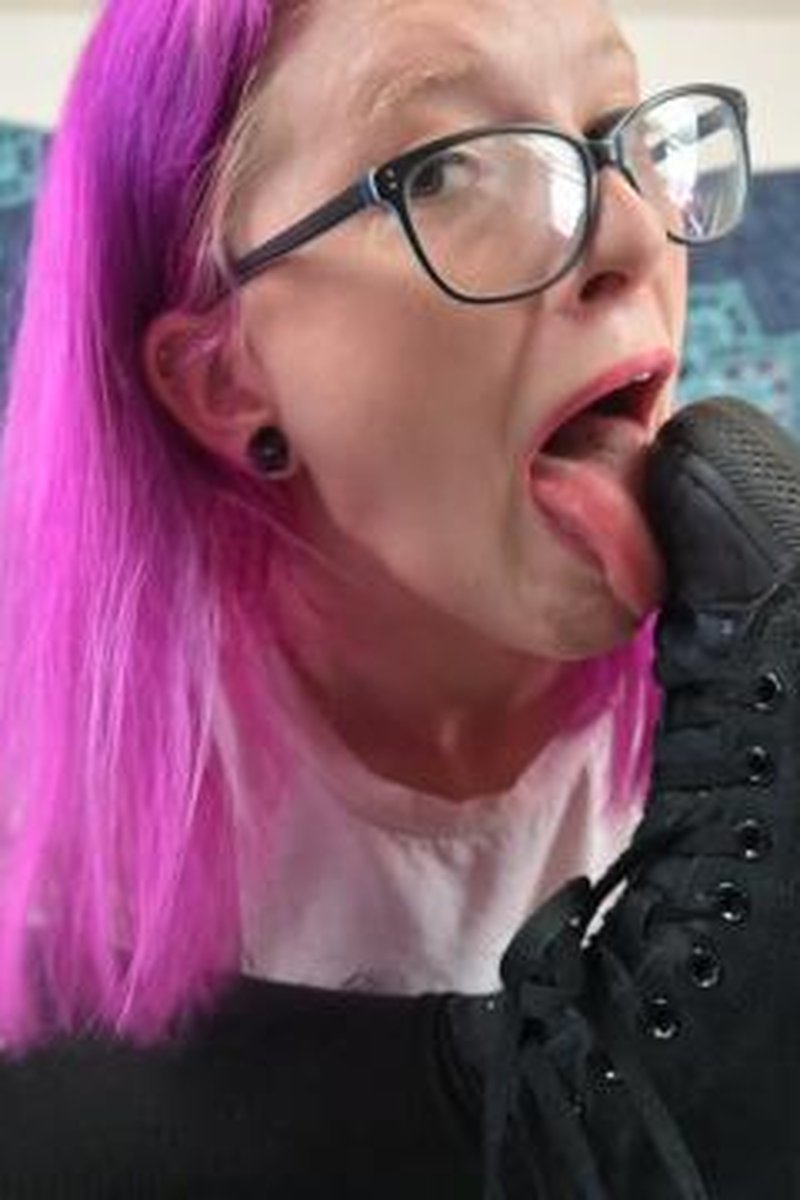 The Converse - Screenshot 1 of 4 - Jerk Off Instruction