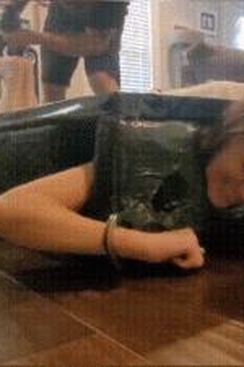Ticklemania 6 - Screenshot 1 of 4 - Bondage
