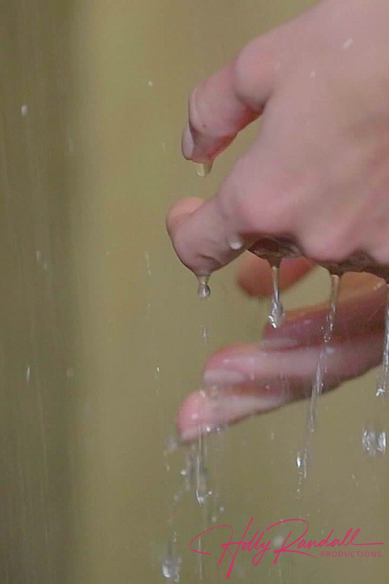 Body Language - Screenshot 1 of 4 - Blond Hair