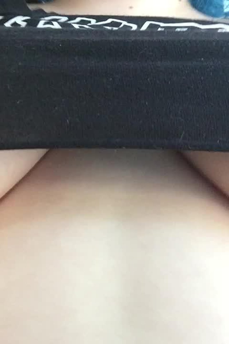 Underboob Showoff - Screenshot 1 of 4 - Big Tits