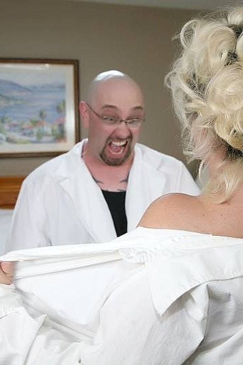 Operation Implant Hunt: the Veterinarian - Screenshot 1 of 4 - Natural Tits