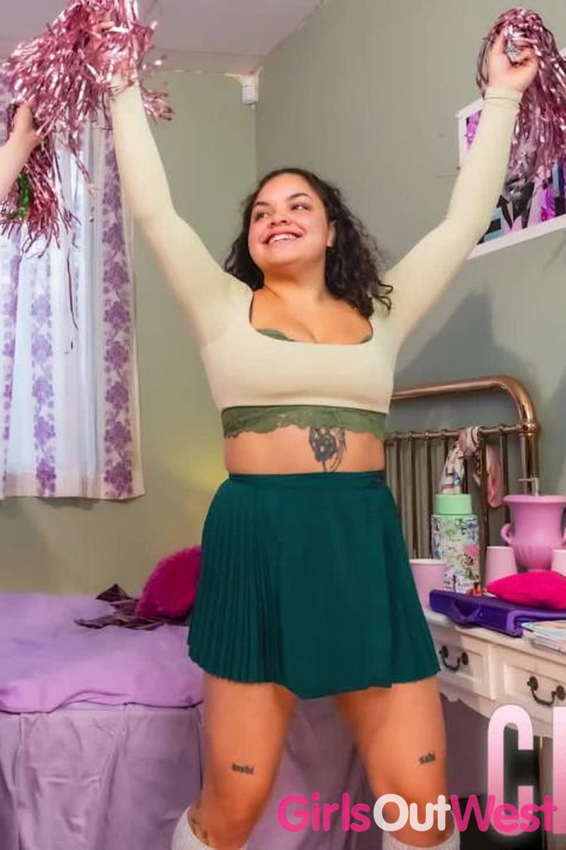 GirlsOutWest – Eden Holly & Lola C – Cheers