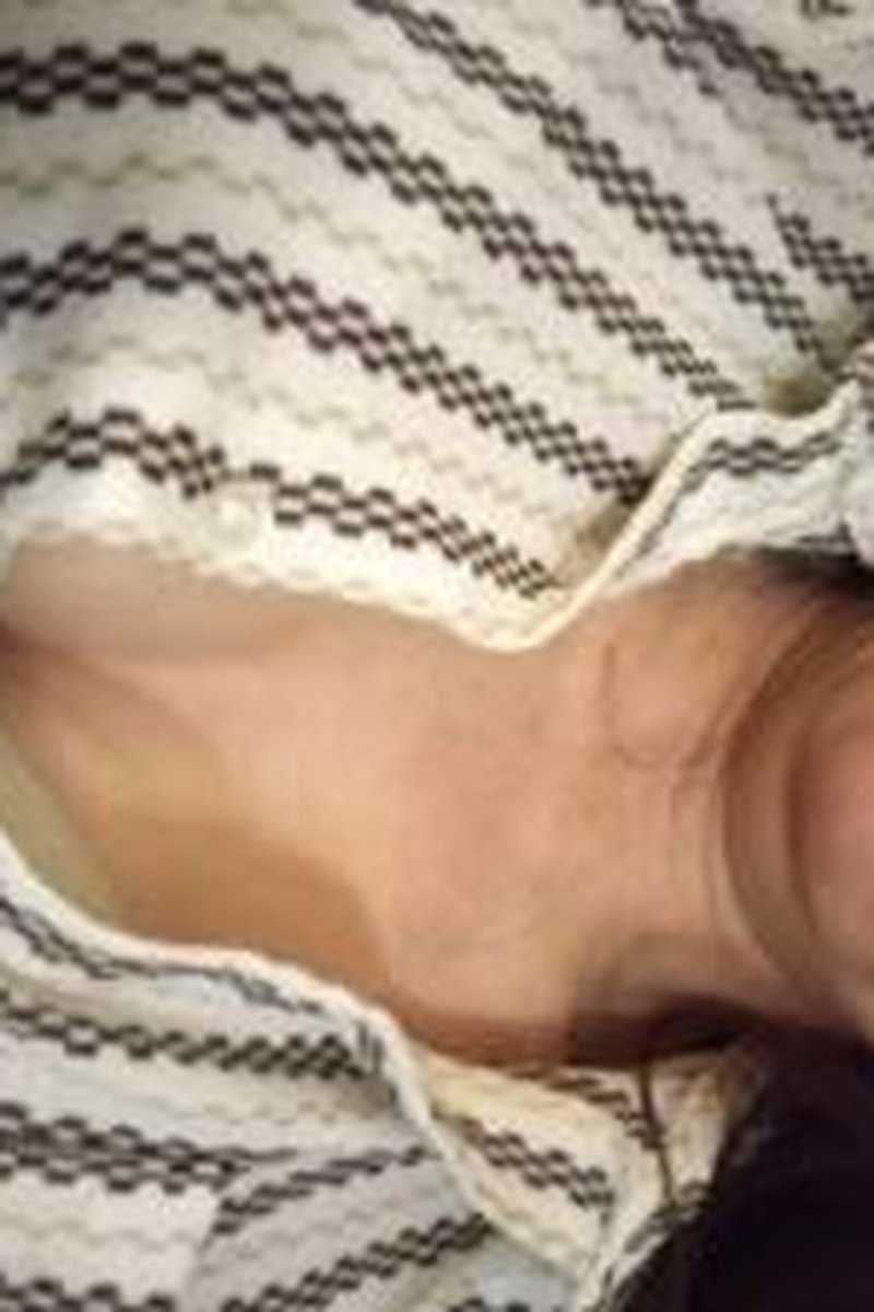 Relaxing - Screenshot 1 of 4 - Natural Tits