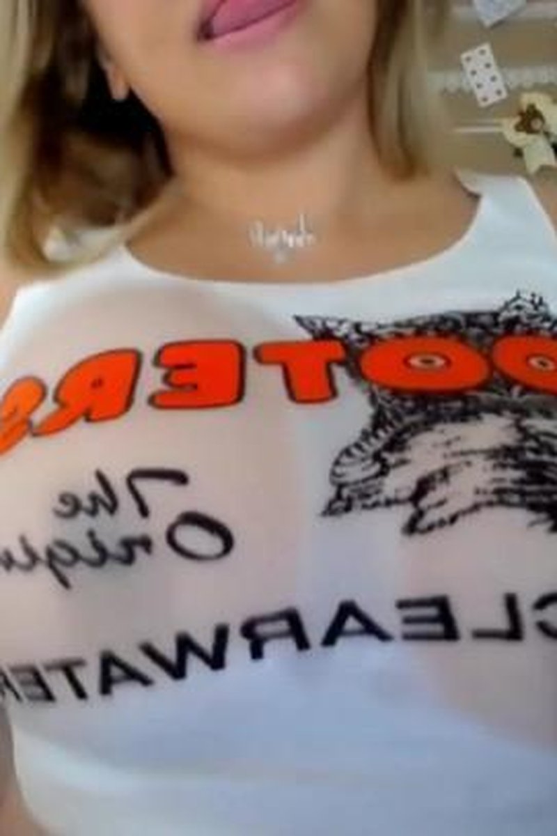 Oil Play - Screenshot 1 of 4 - Breast Sucking