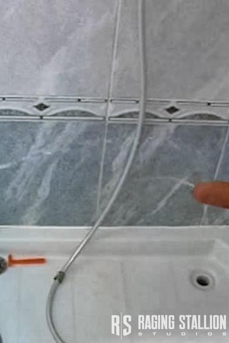 Hot Property - Screenshot 1 of 4 - Bathroom