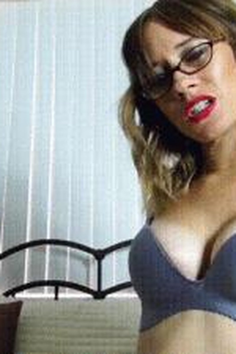 No Touching - Screenshot 1 of 4 - Bitch