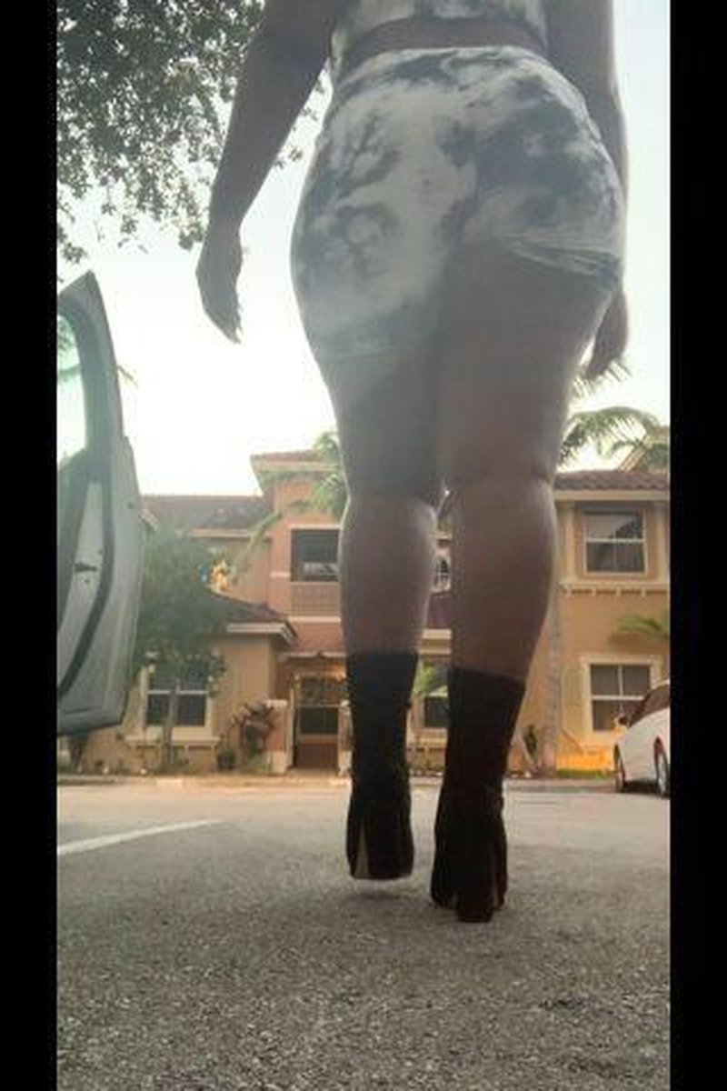 Ebony Giantess In Black Boot Heels - Screenshot 1 of 4 - Boots