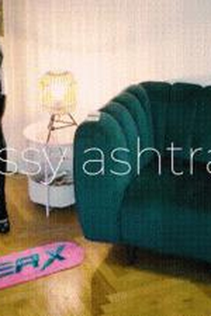 Sissy Ashtray - Screenshot 1 of 4 - Asian