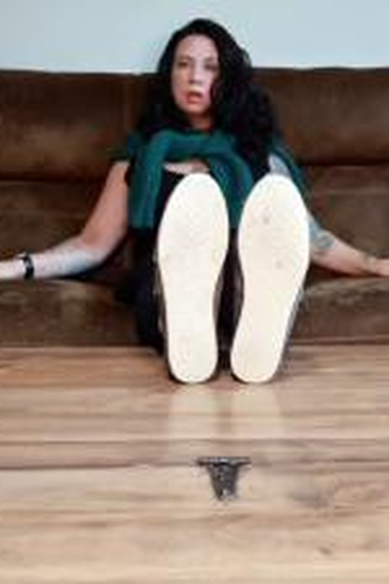 Toe Jam Tragedy - Screenshot 1 of 4 - Bitch