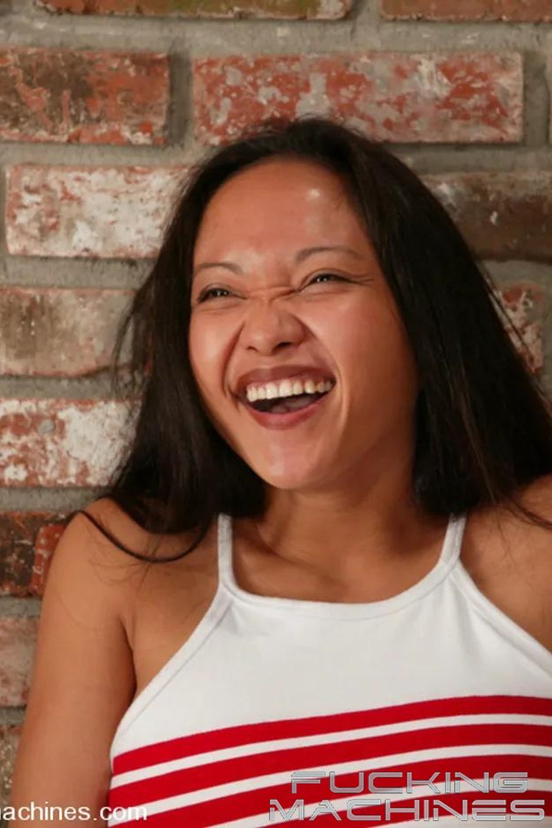 Loni - Screenshot 1 of 4 - Anal