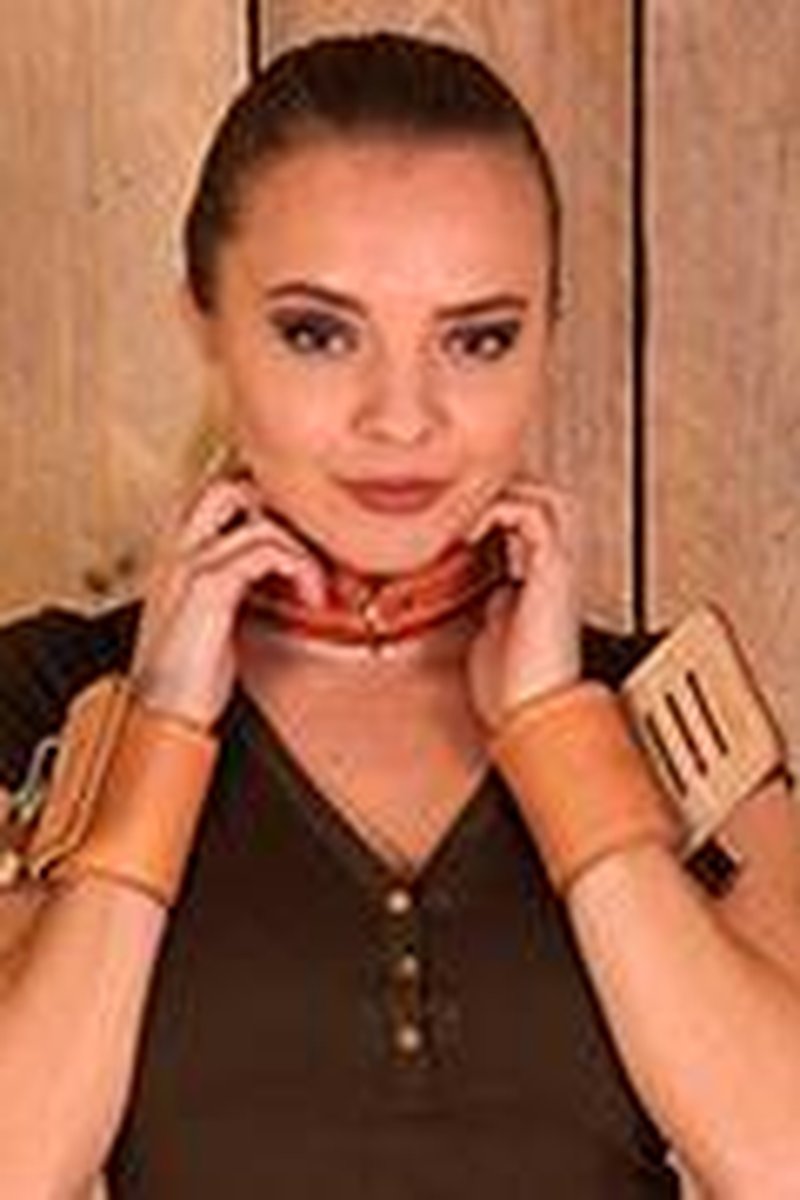 GA658: Alena - Humane Restraints And Sinvention Collar - Screenshot 1 of 4 - Humane Restraints